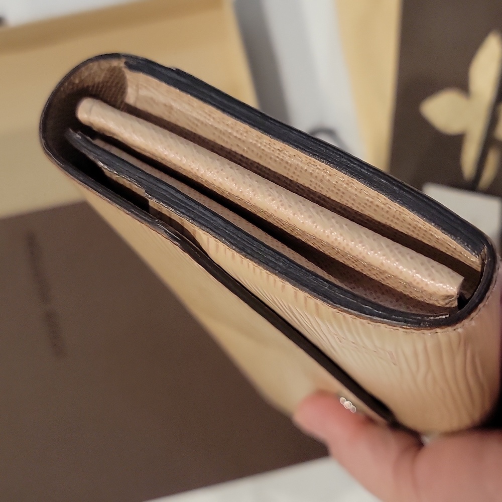 Authentic Louis Vuitton Epi Sarah Wallet - Picture 5 of 13